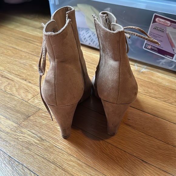 Tan Tie up booties - Picture 2 of 3